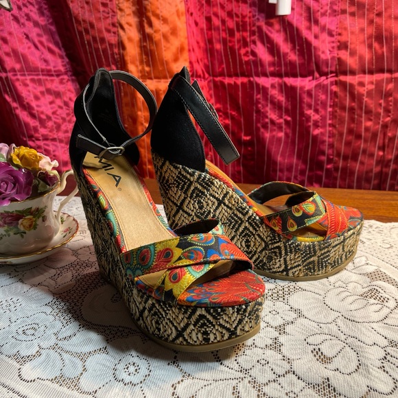 MIA Multicolor Patterned Platform Wedges - Picture 8 of 16